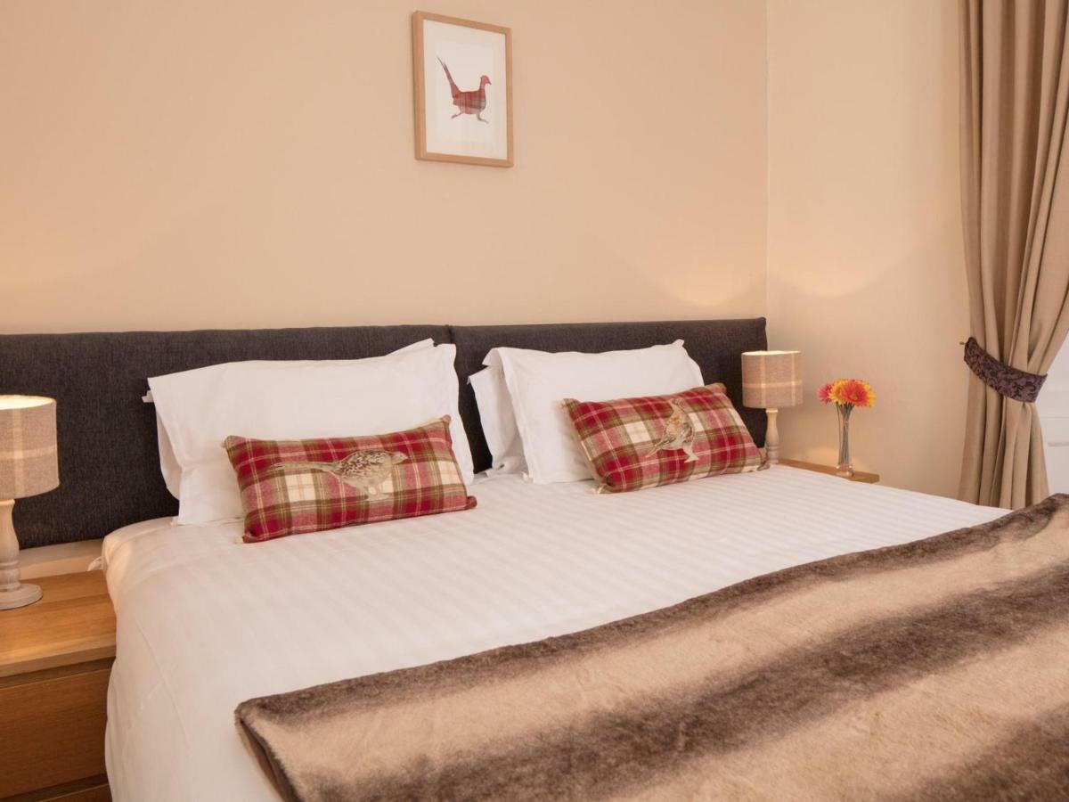 The Gordon Arms Hotel West Linton Kültér fotó