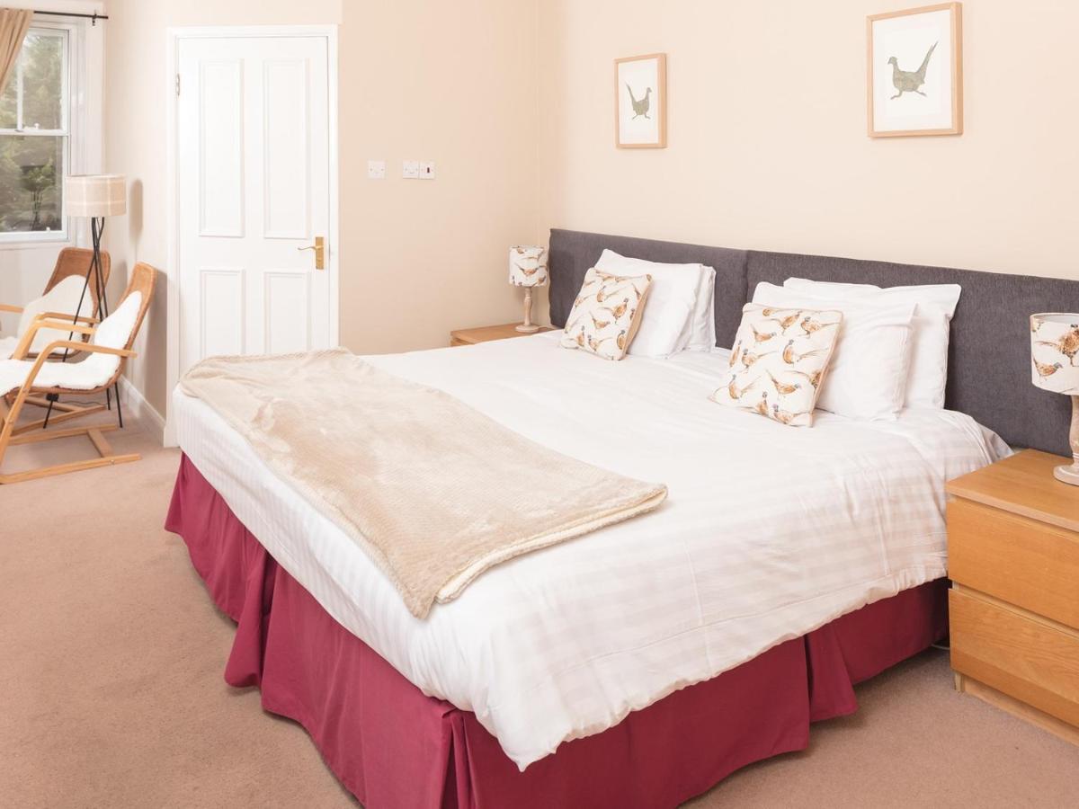 The Gordon Arms Hotel West Linton Kültér fotó